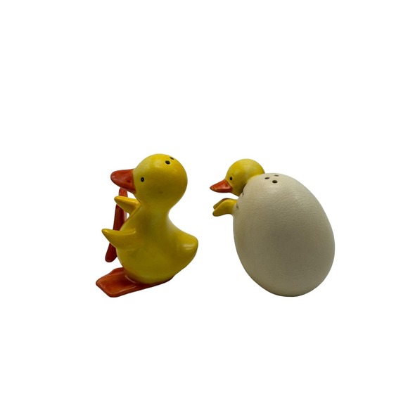 Adorable Duckling Salt & Pepper Shakers - Preowned Excellent Condition - Picture 4 of 5